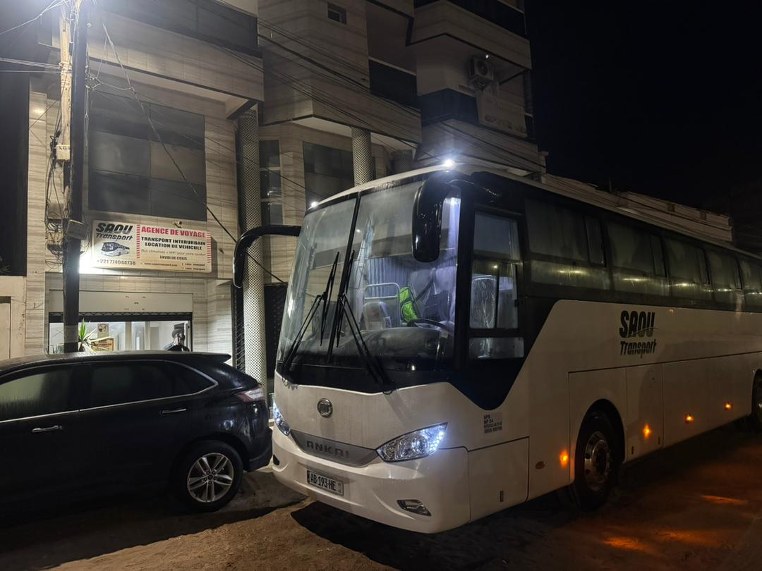 Bus Saou Transport devant agence Dakar